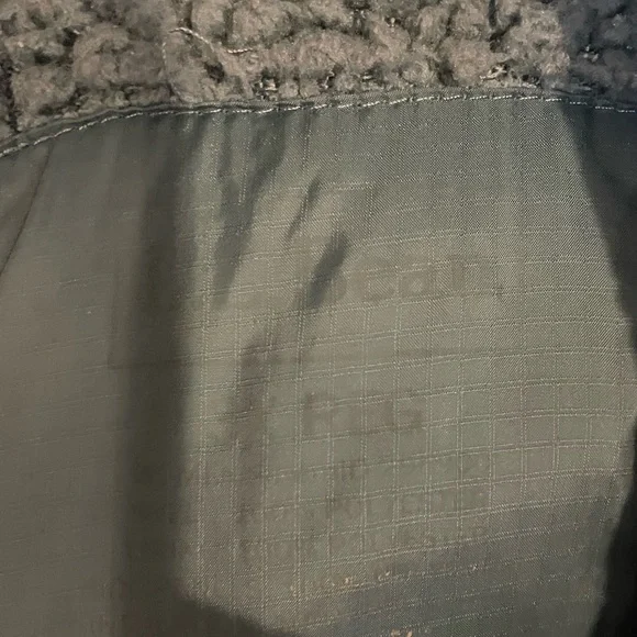 LL Bean Women’s Quilted Jacket - Picture 4 of 5